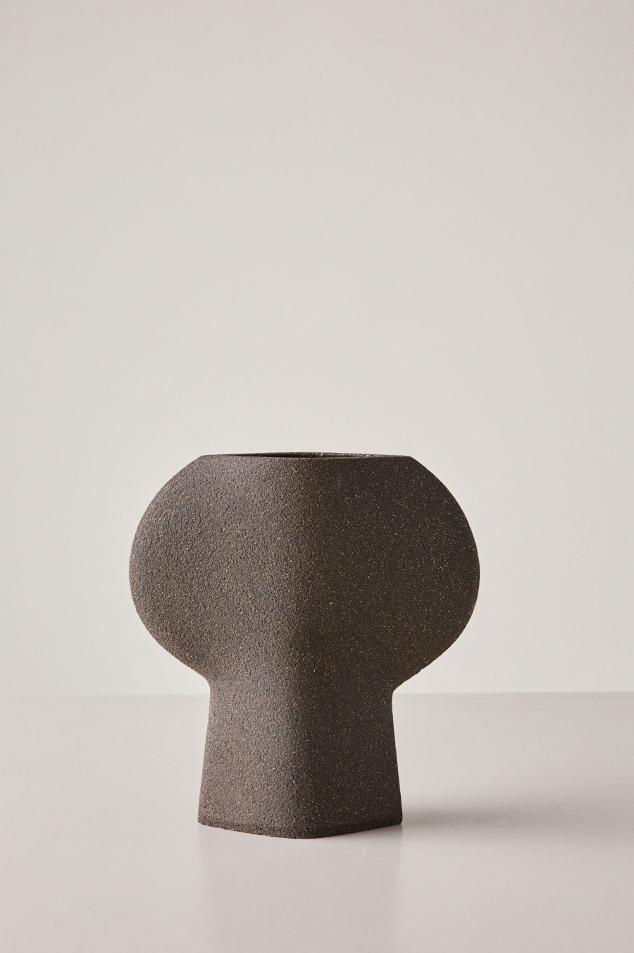 Home + Lifestyle INI CERAMIQUE | Ini Ceramique Ceramic Vase 'Clover - Black'