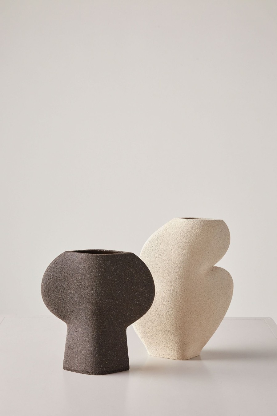 Home + Lifestyle INI CERAMIQUE | Ini Ceramique Ceramic Vase 'Clover - Black'